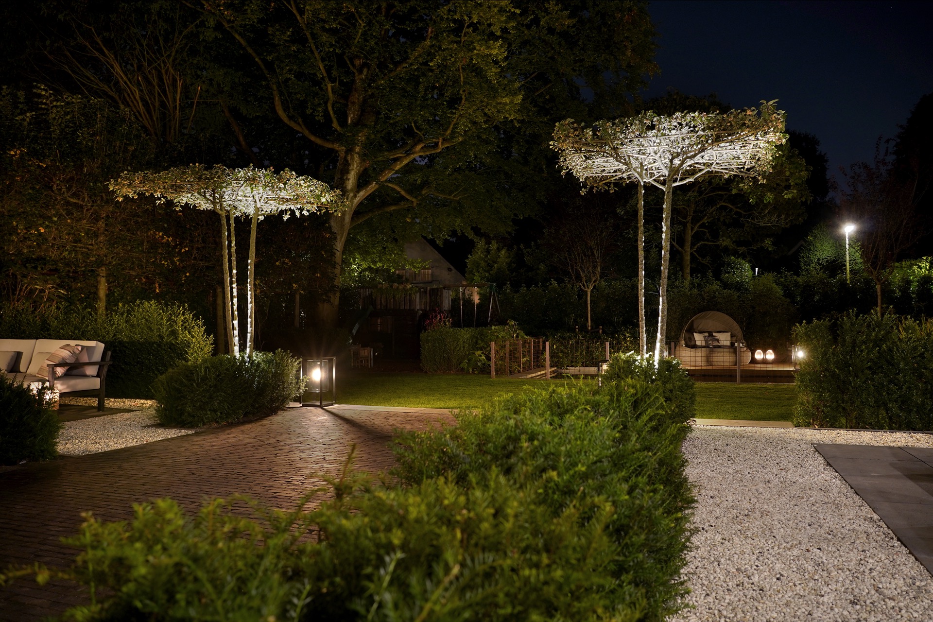 tuin design met luxe buitenverlichting