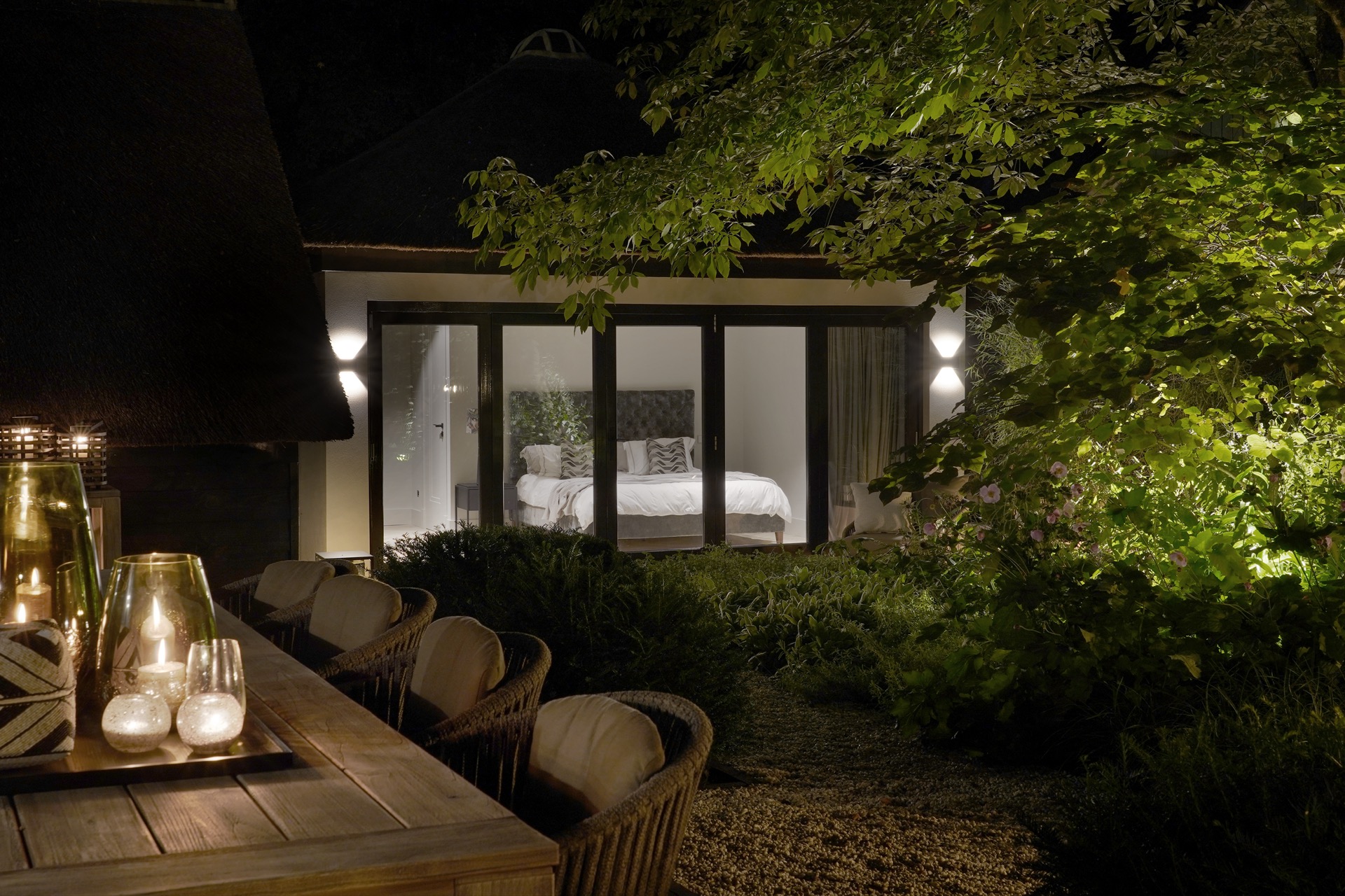 tuin design met luxe buitenlampen