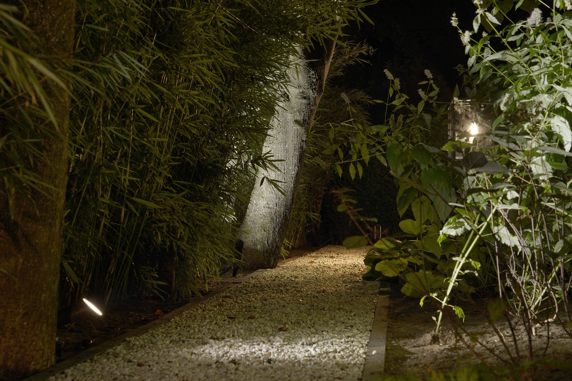 oprit met luxe buitenverlichting 