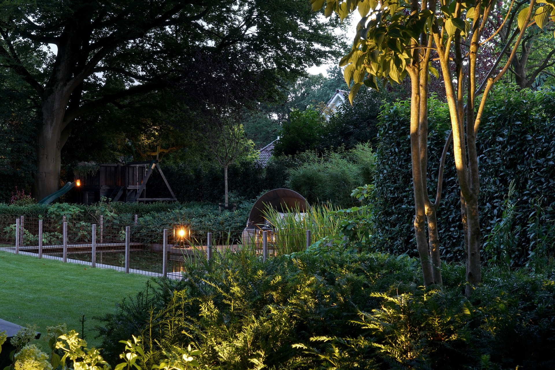 tuin met luxe buitenverlichting
