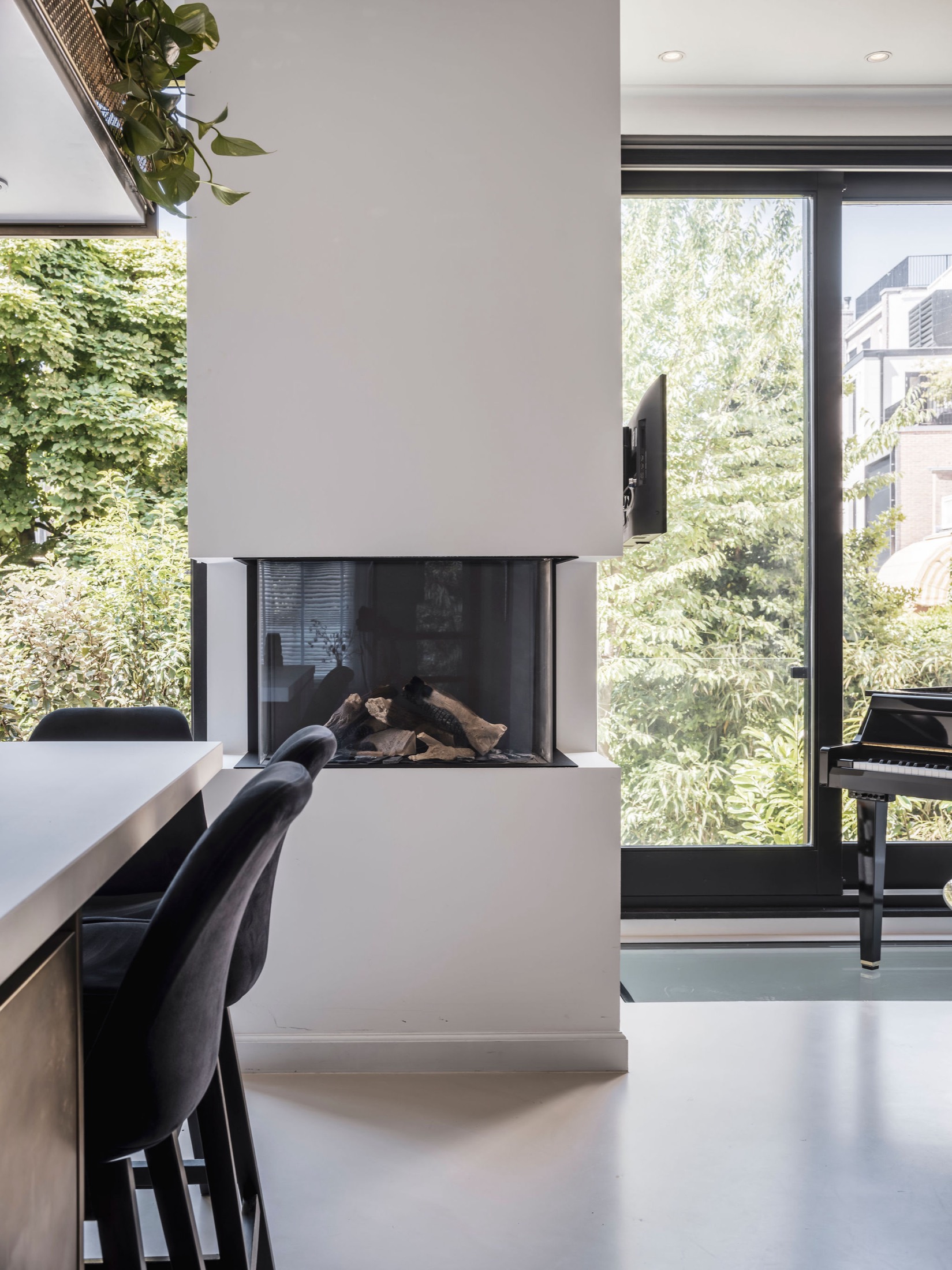 luxe interieur met design haard