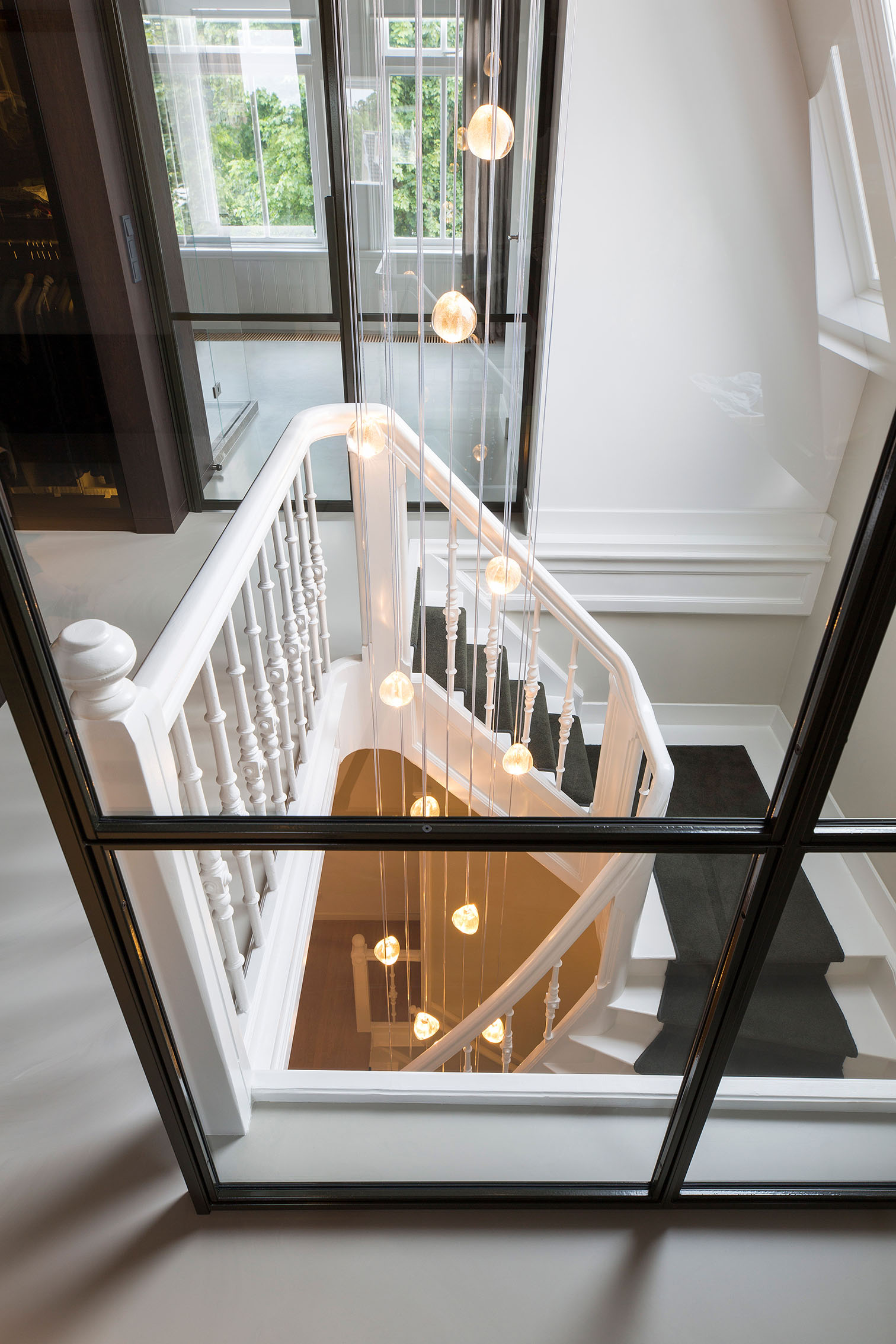trap met design verlichting