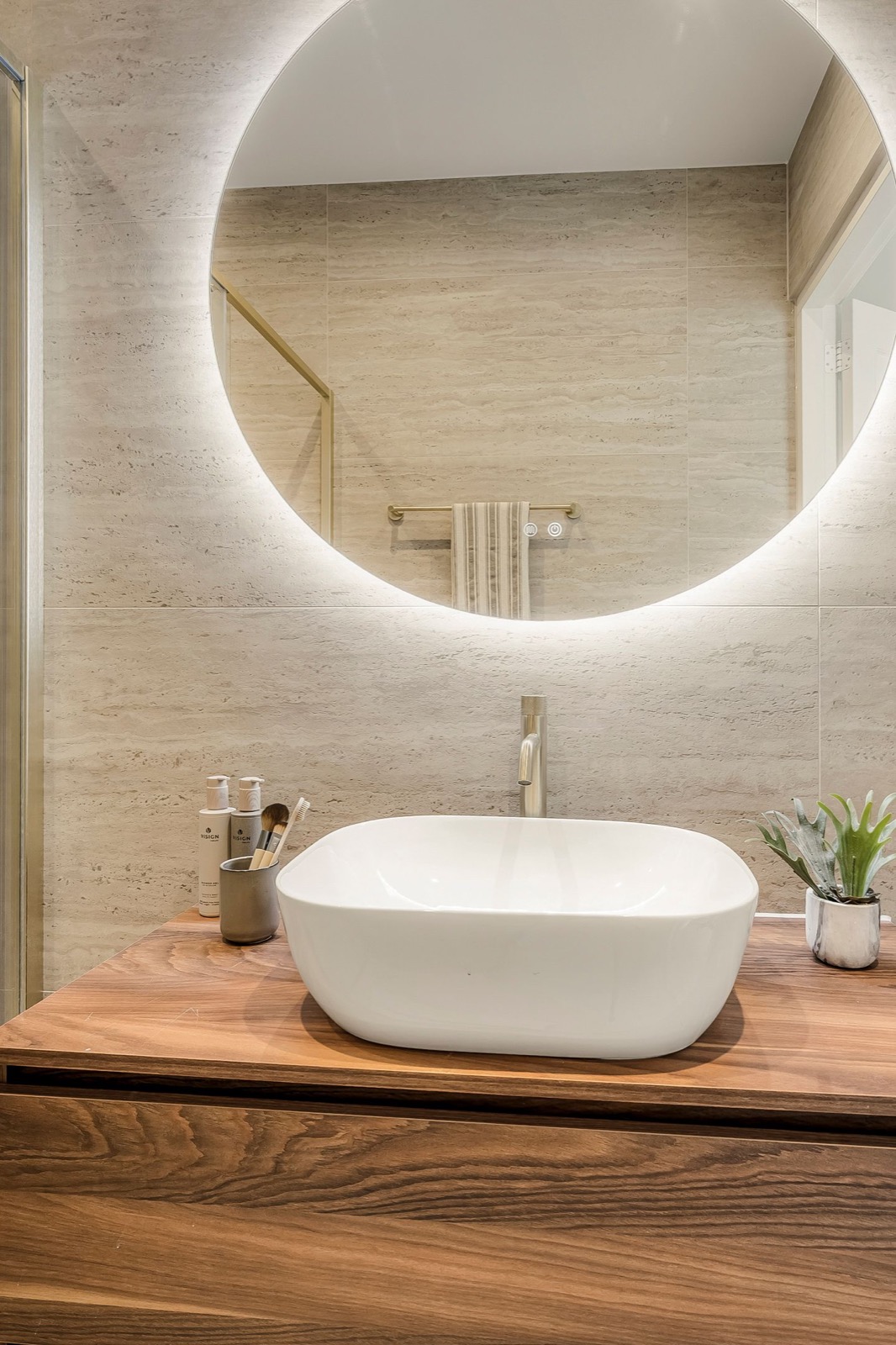 luxe badkamermeubel met ronde spiegel