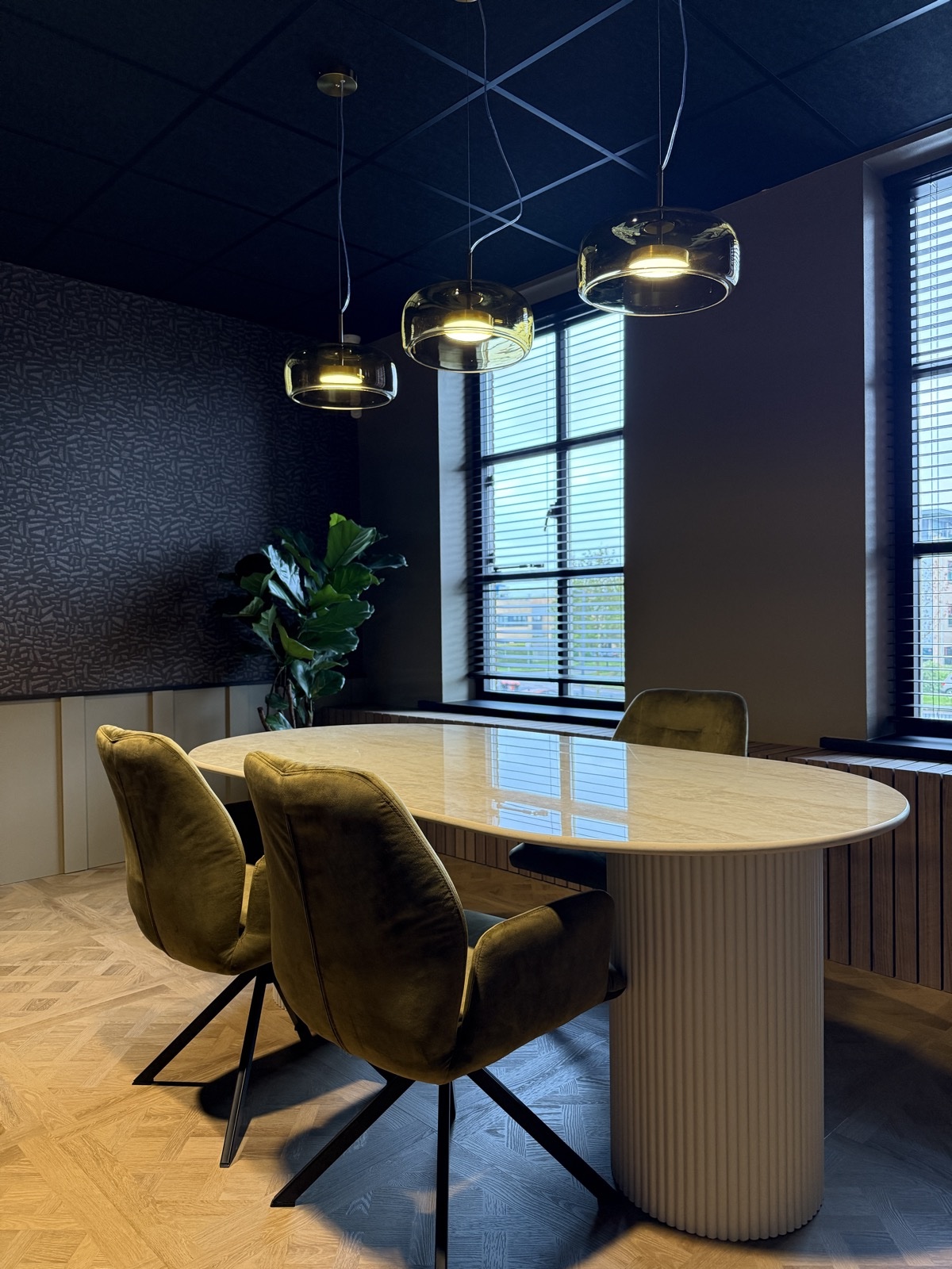 luxe tafel met stoelen