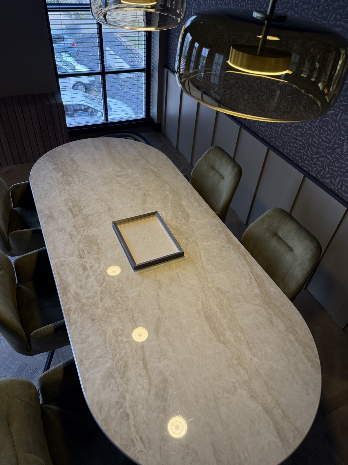 tafel met design blad