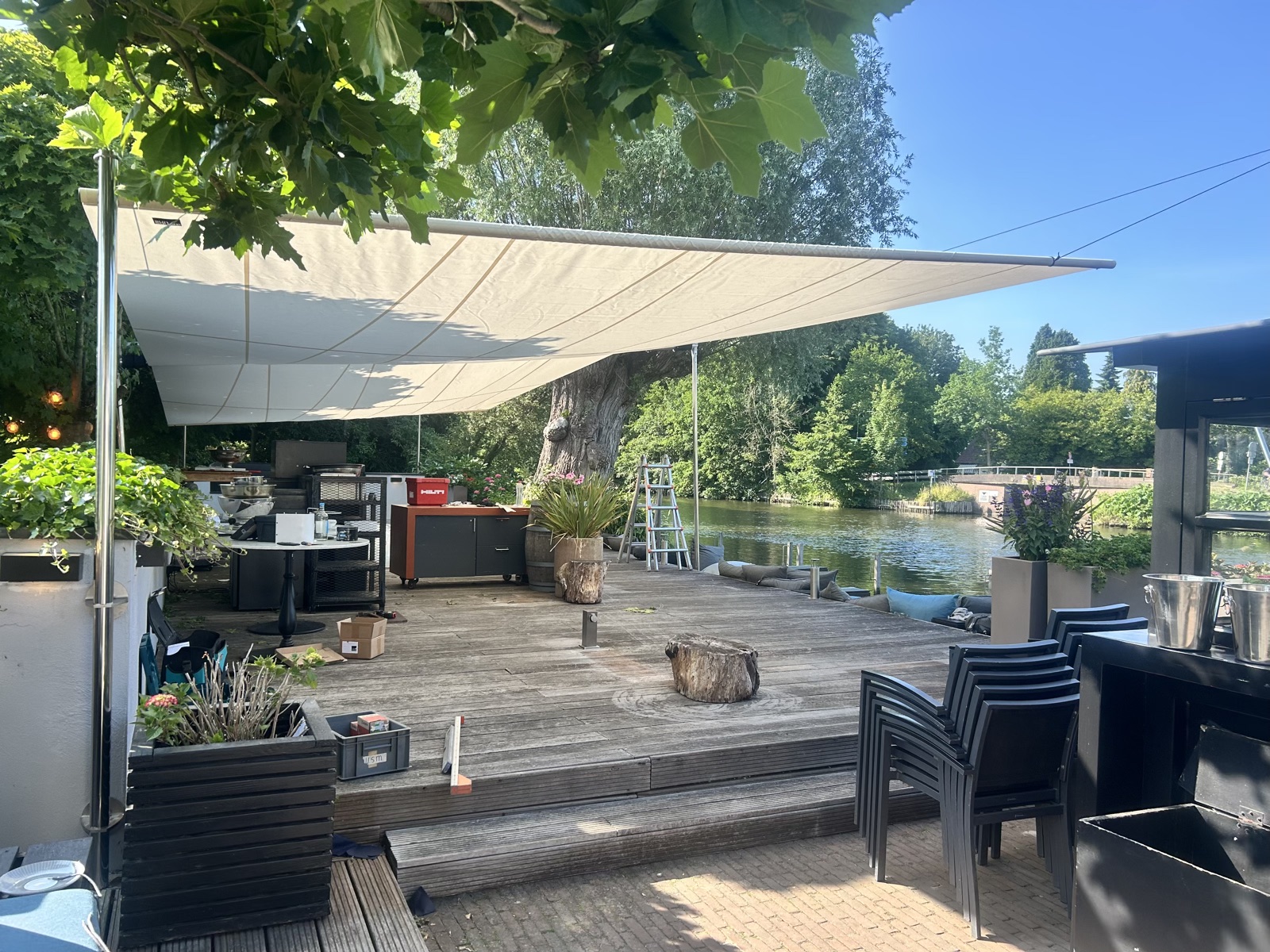 restaurant terras met zonwering