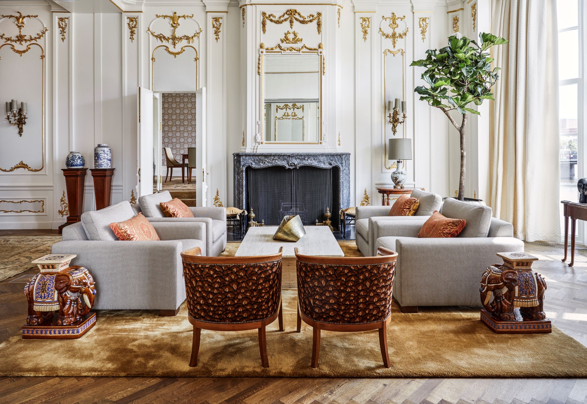 luxe lobby