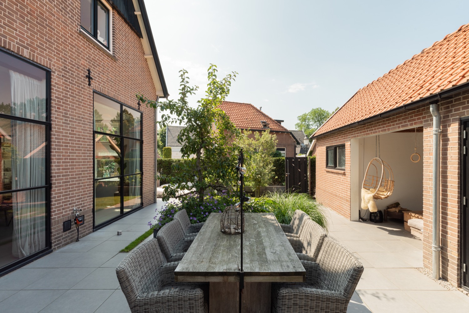 terras met tuinmeubels