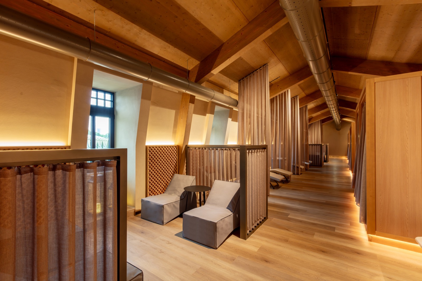 ruimte met loungemeubels