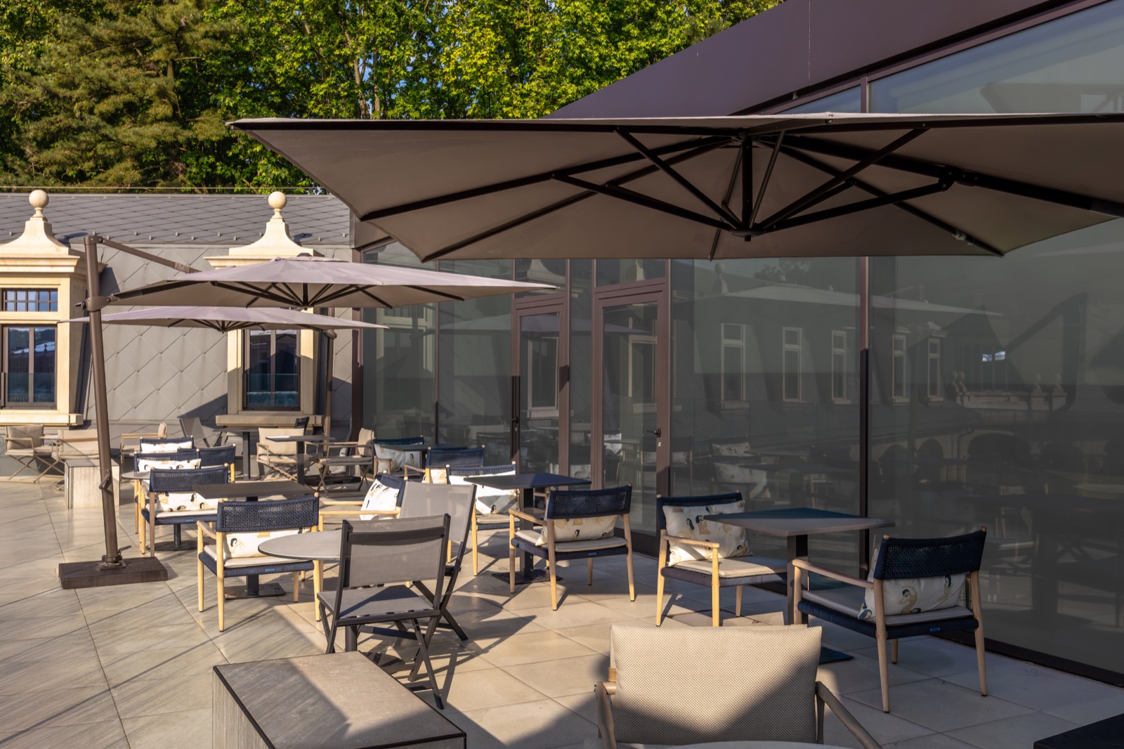 terras met luxe buitenmeubelen