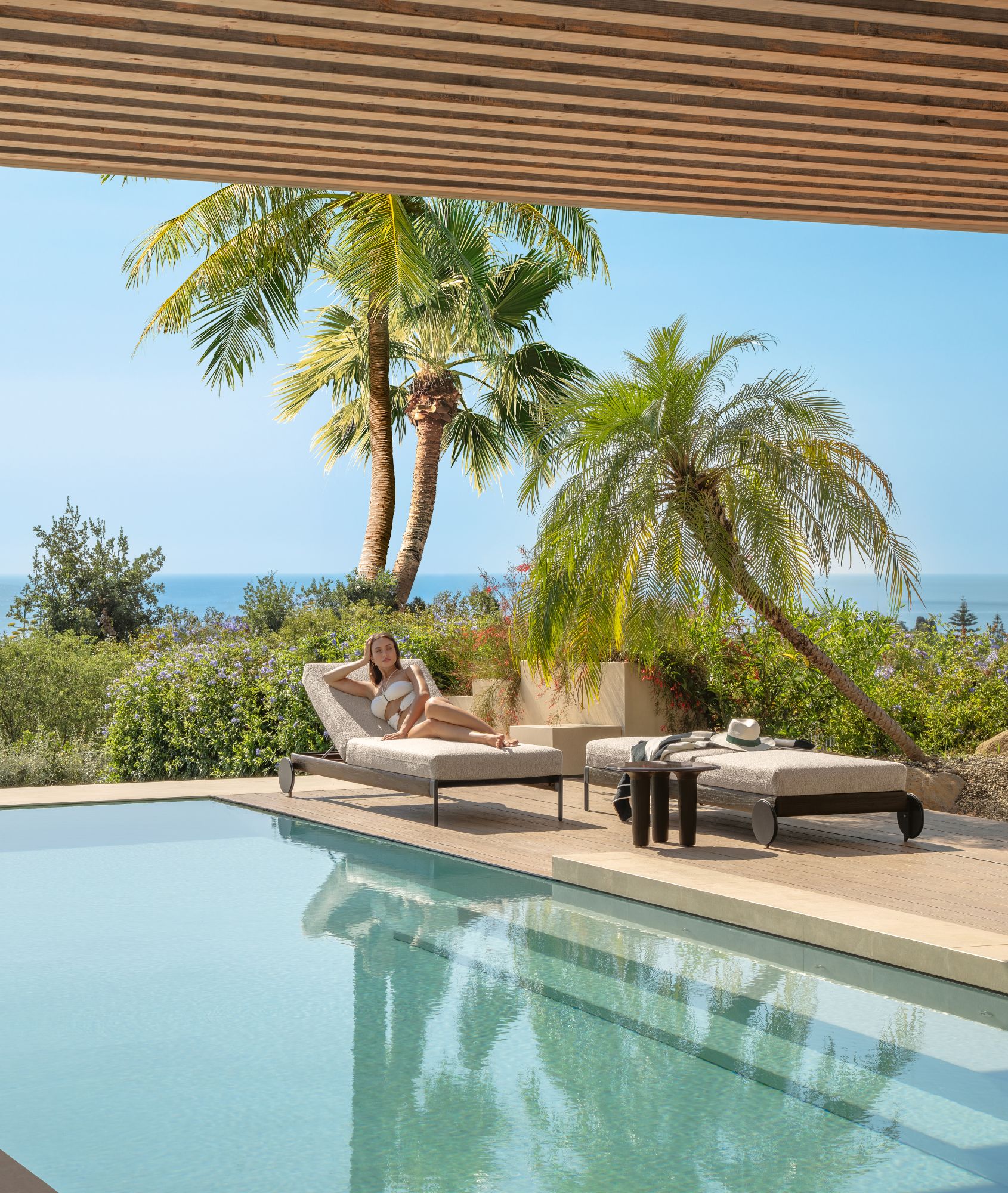 ligbedden bij zwembad