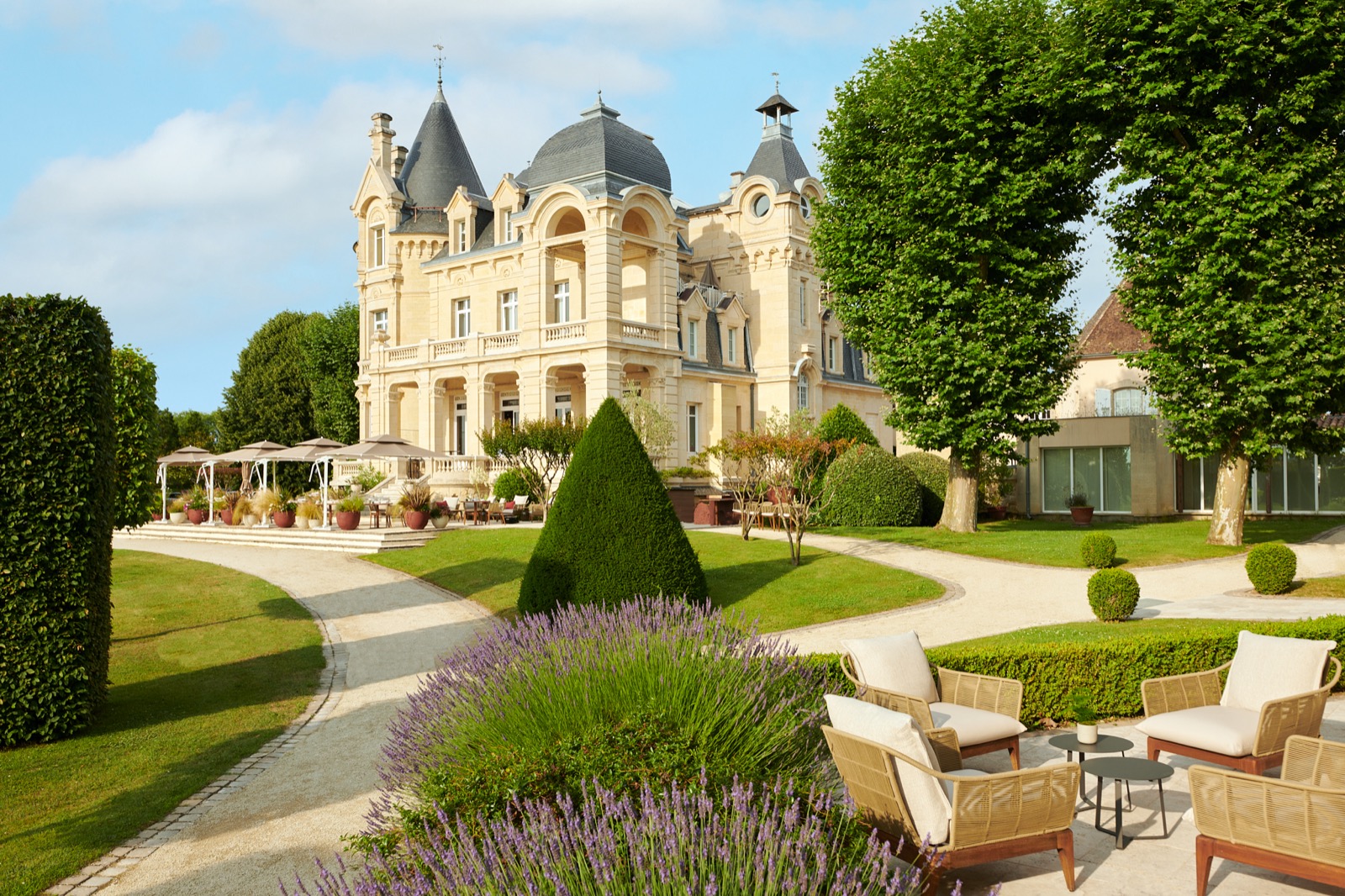 terras met luxe tuinmeubels