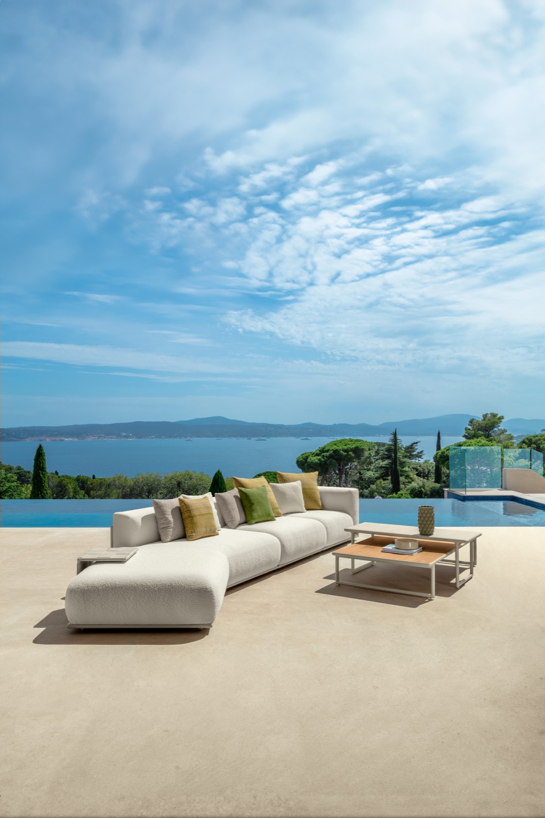 luxe loungeset bij zwembad