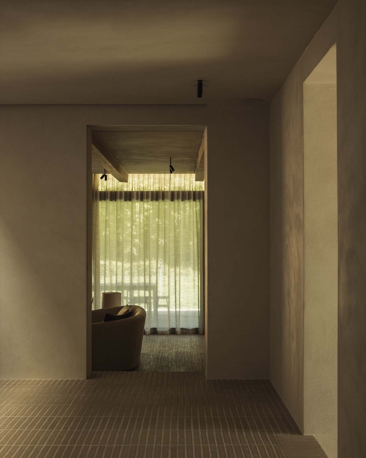 hal met moderne wandafwerking