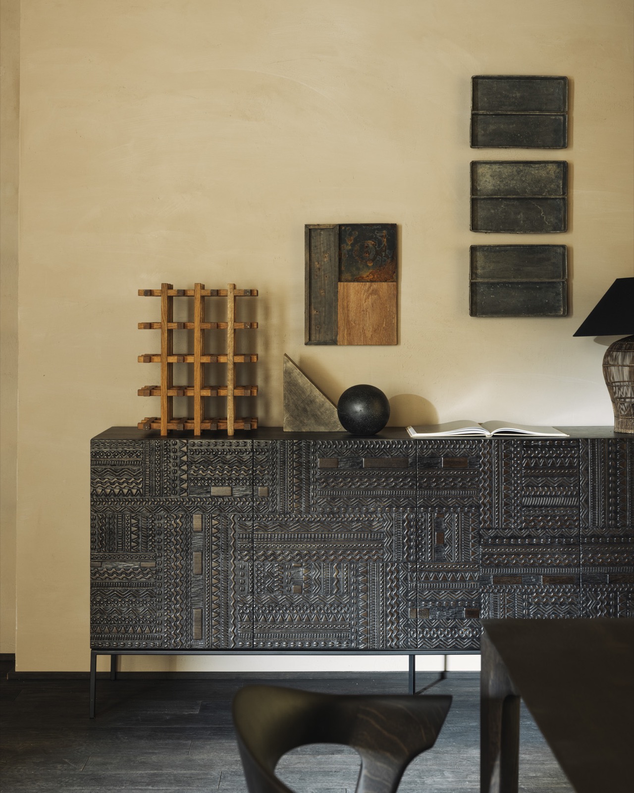 kast tegen design wand