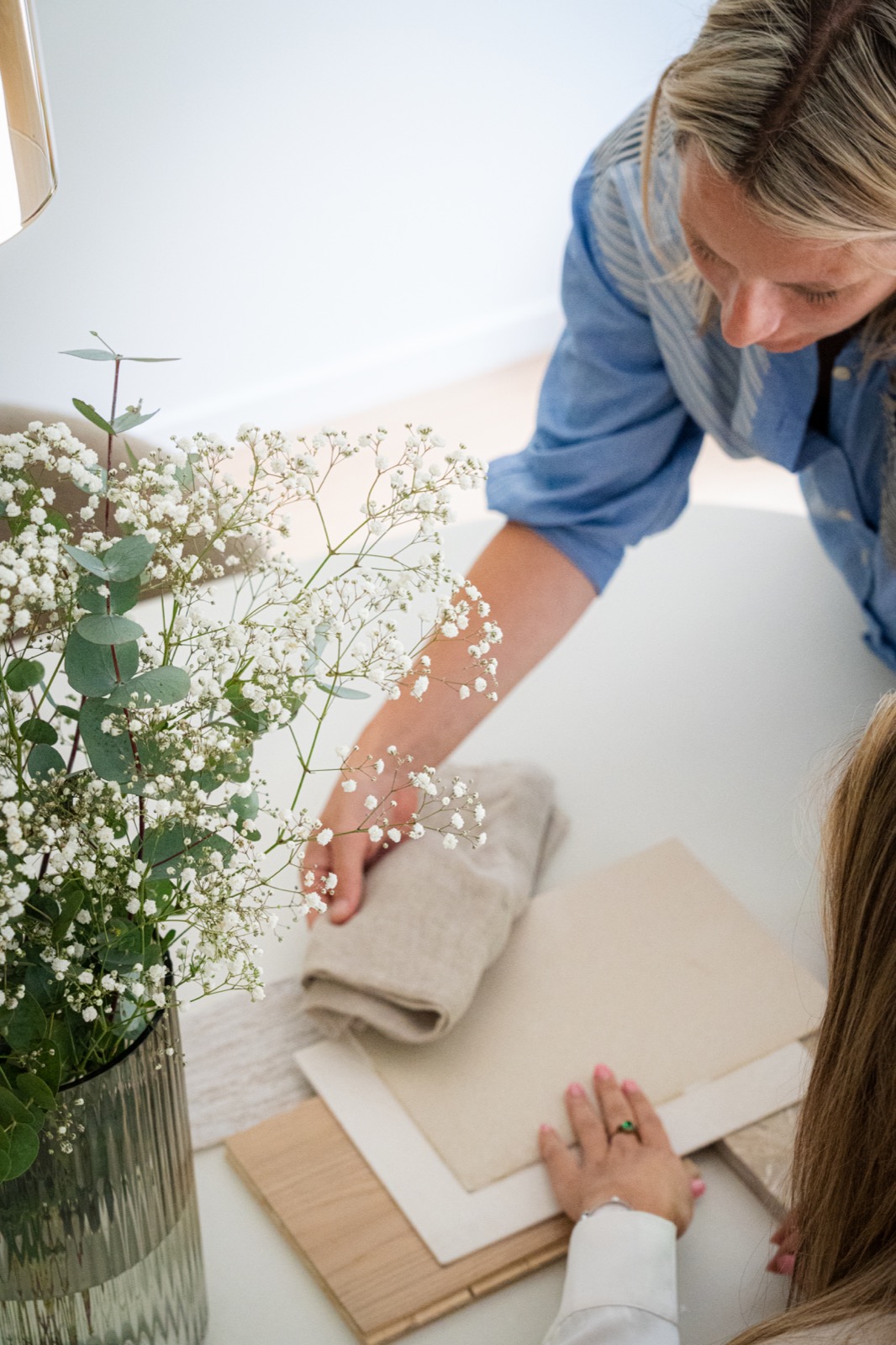 luxe wandafwerking met neutrale kleuren