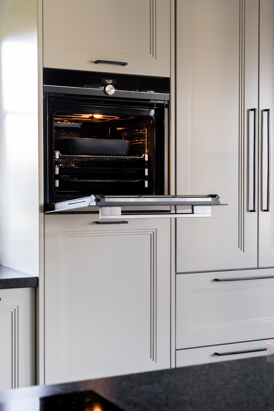 luxe keuken met inbouwapparatuur