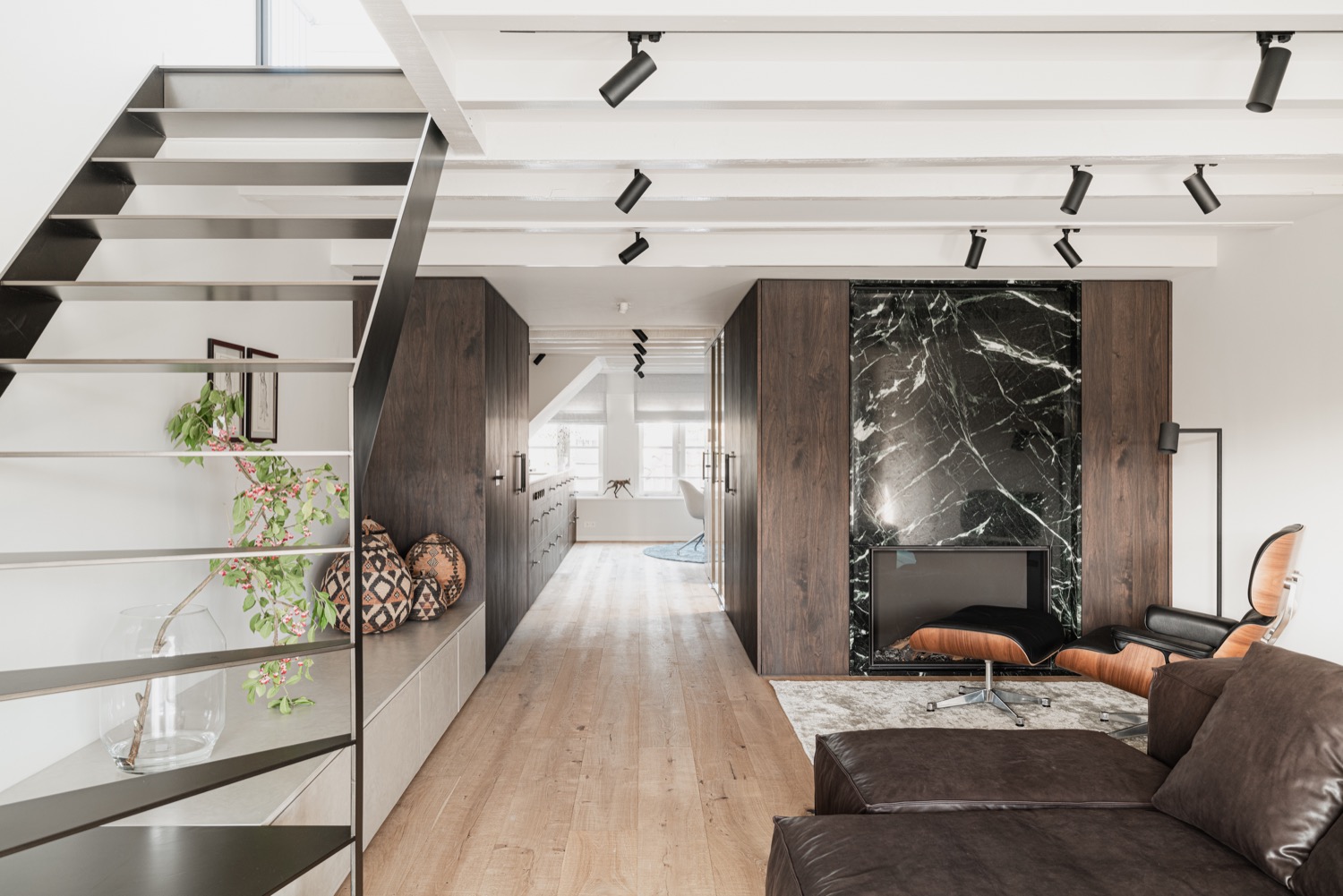 luxe woonkamer met haard