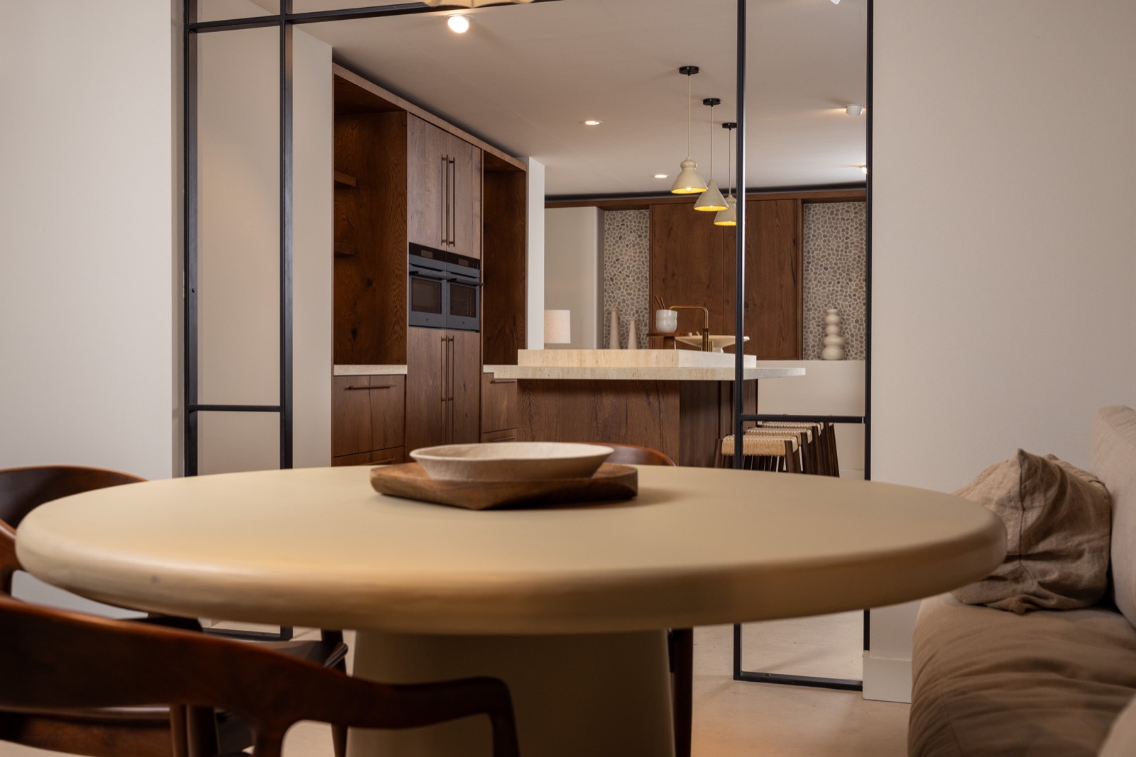 keuken inrichting met eettafel