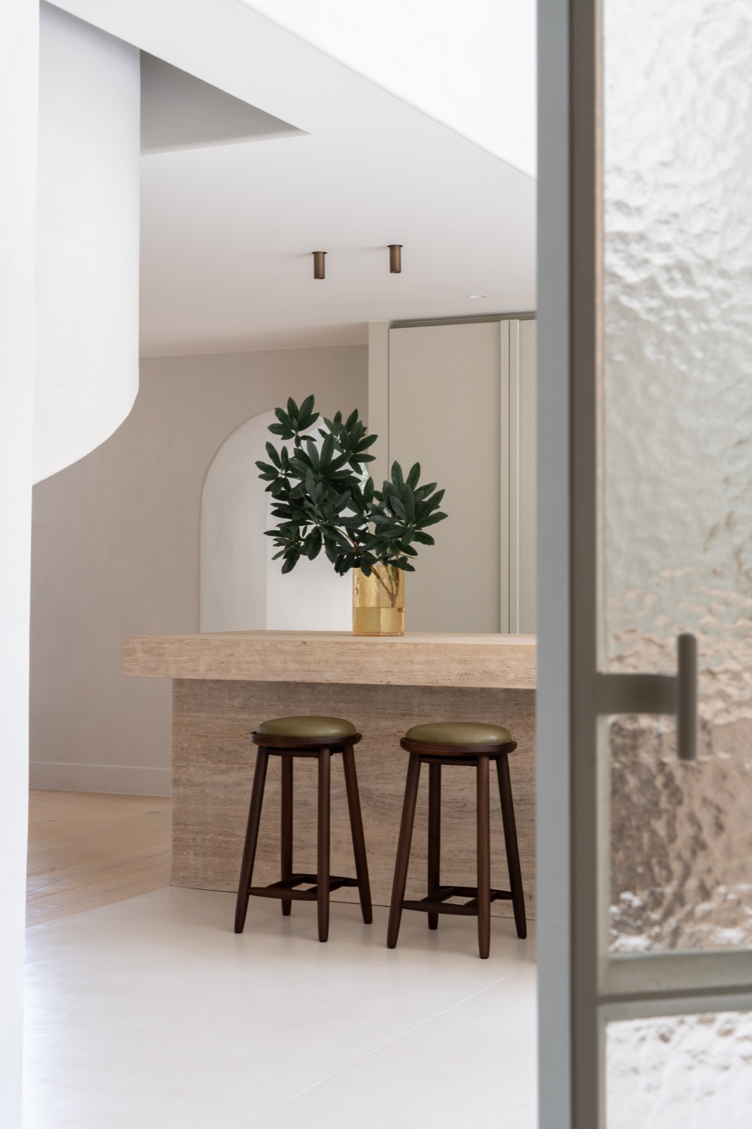 design keuken met luxe wandafwerking