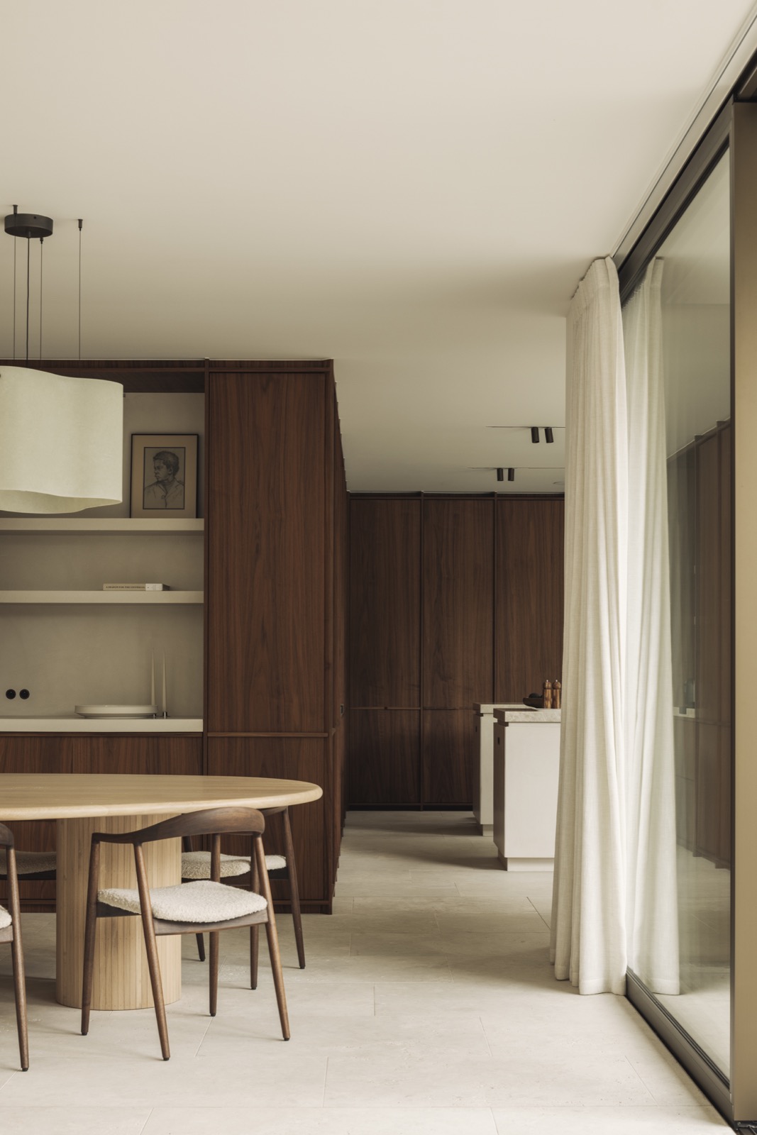 interieur met luxe plafondafwerking