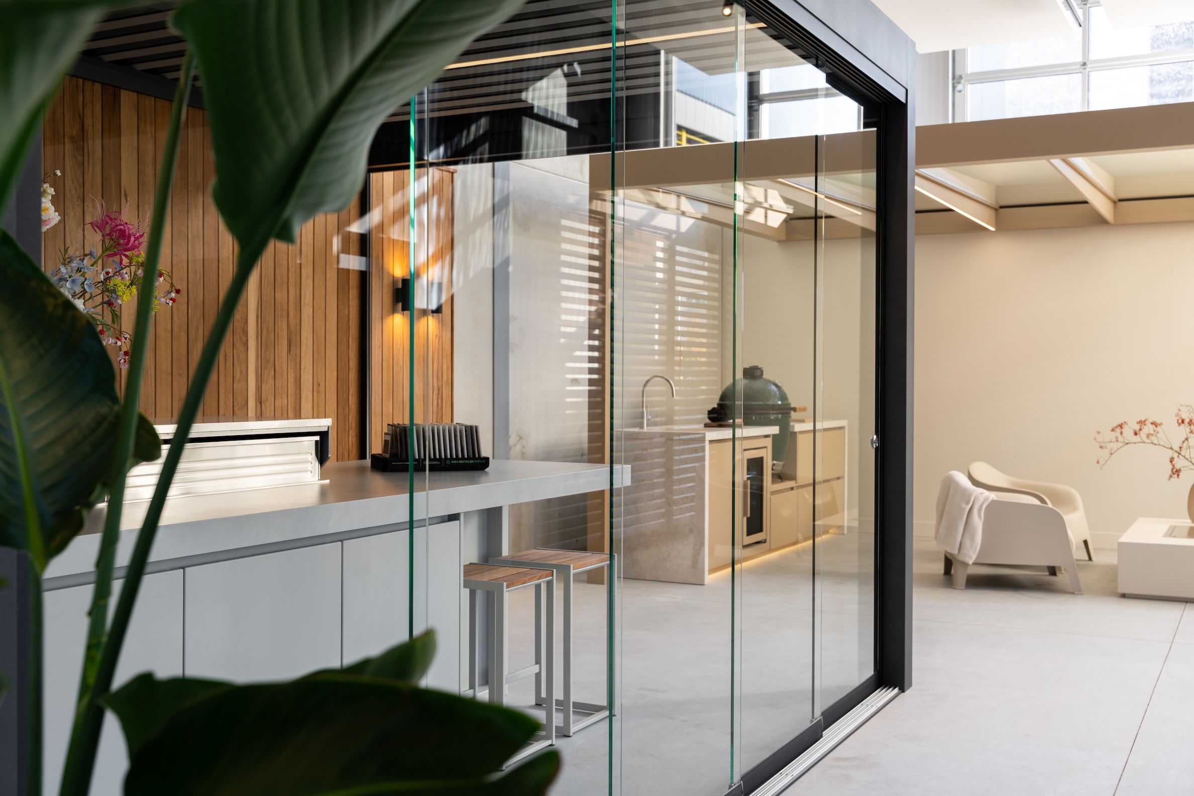 luxe design buitenkeuken onder overkapping