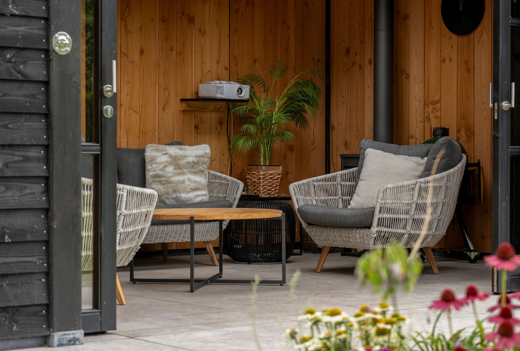 meubels houten bijgebouw