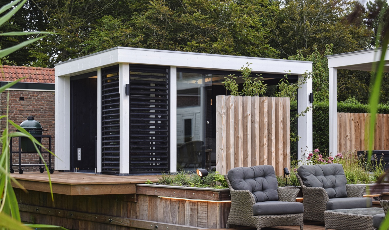 luxe buitenverblijf van douglas hout