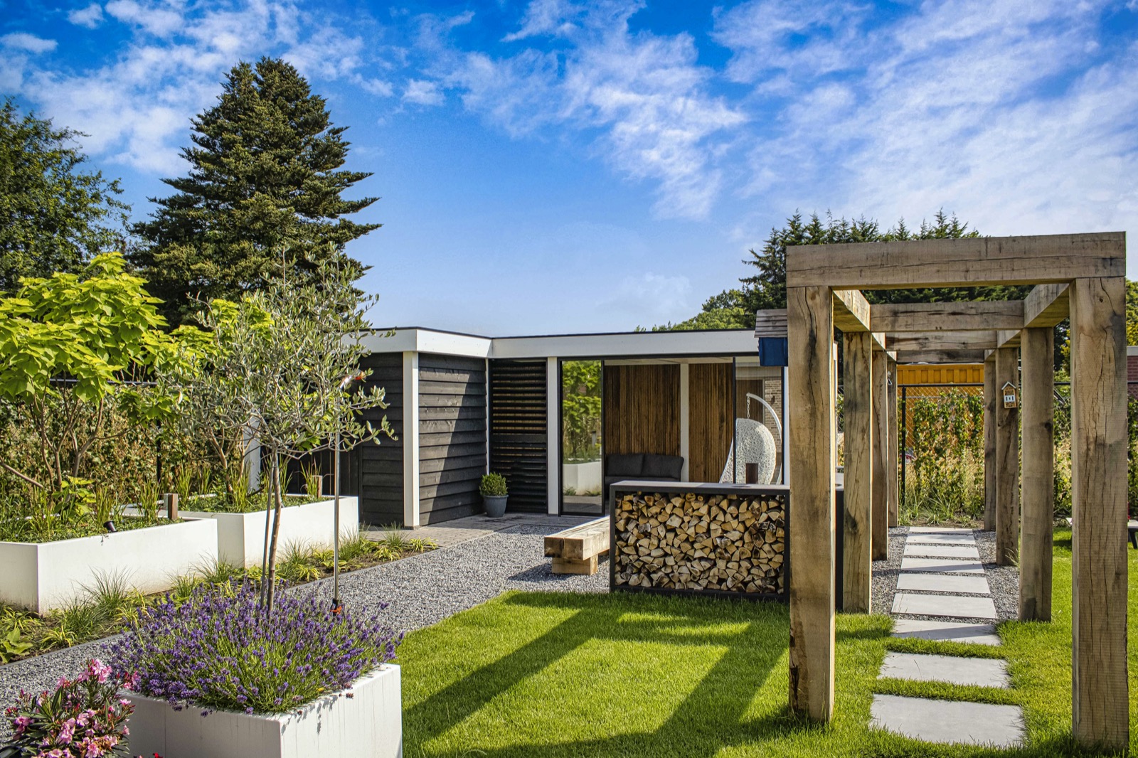 tuin met exclusief buitenverblijf