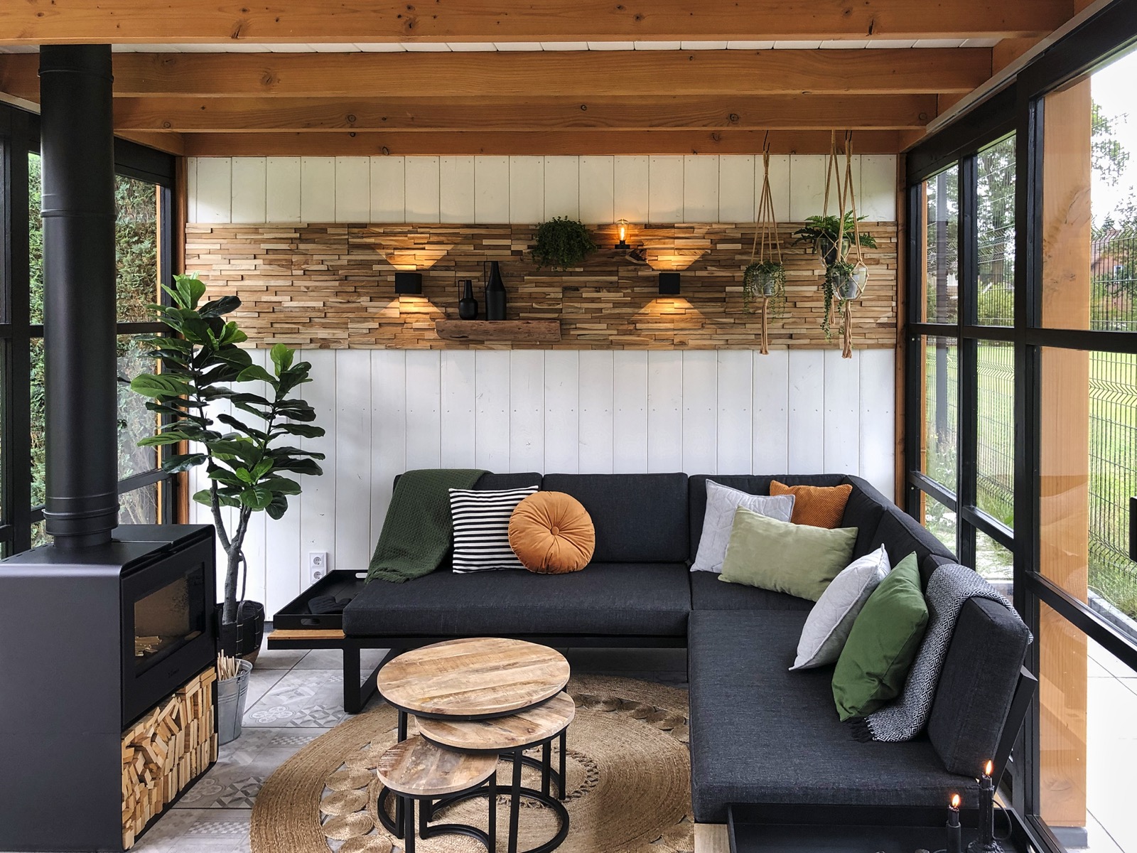 tuinmeubels in luxe overkapping