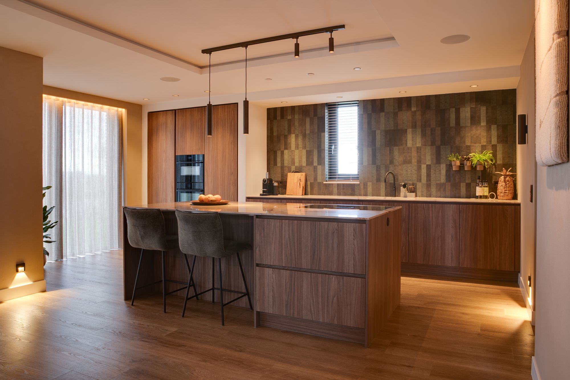 luxe keuken met verlichting