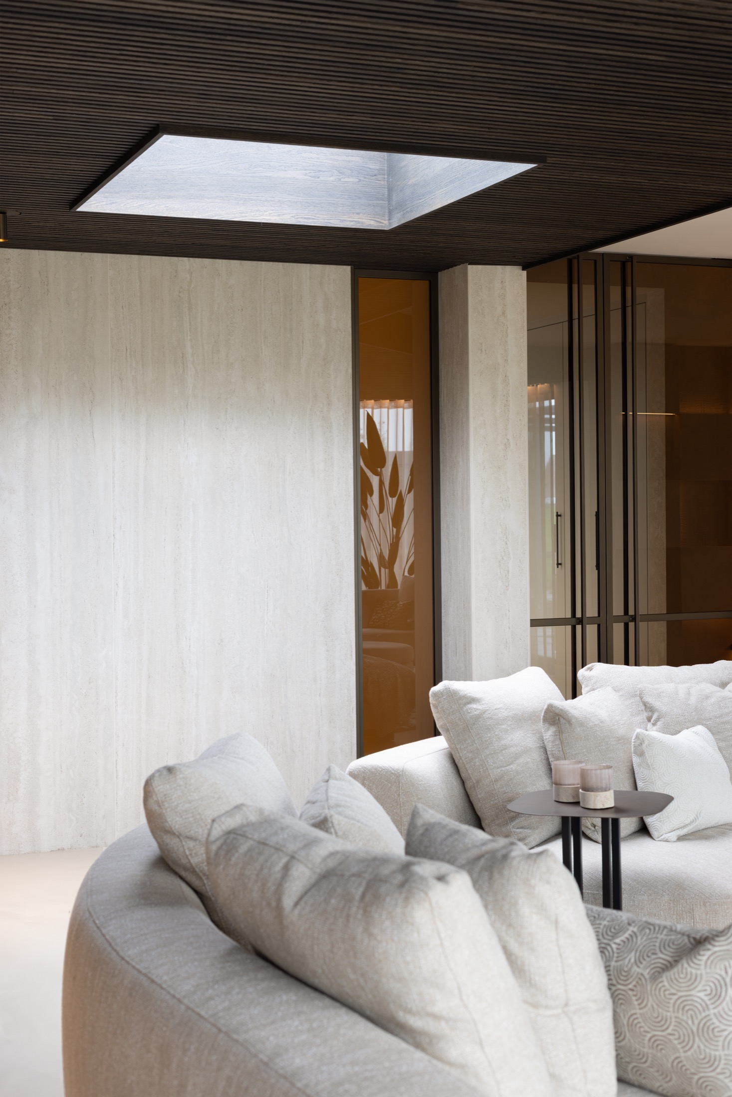 bank met designverlichting