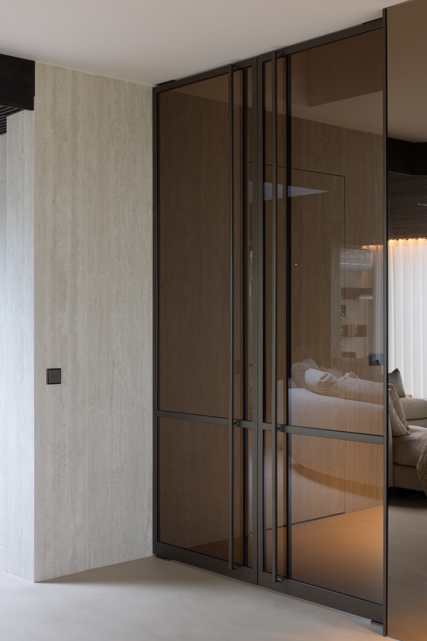 stalen deur met design verlichting
