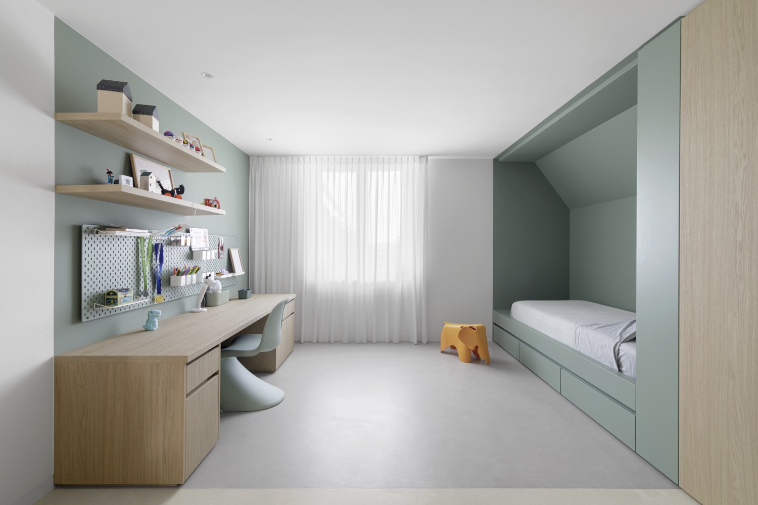 slaapkamer met bureau