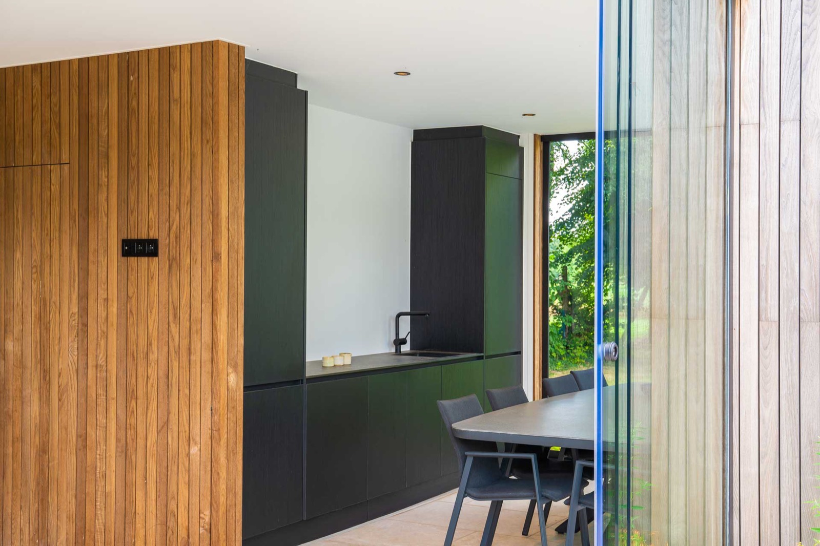 design keuken in poolhouse