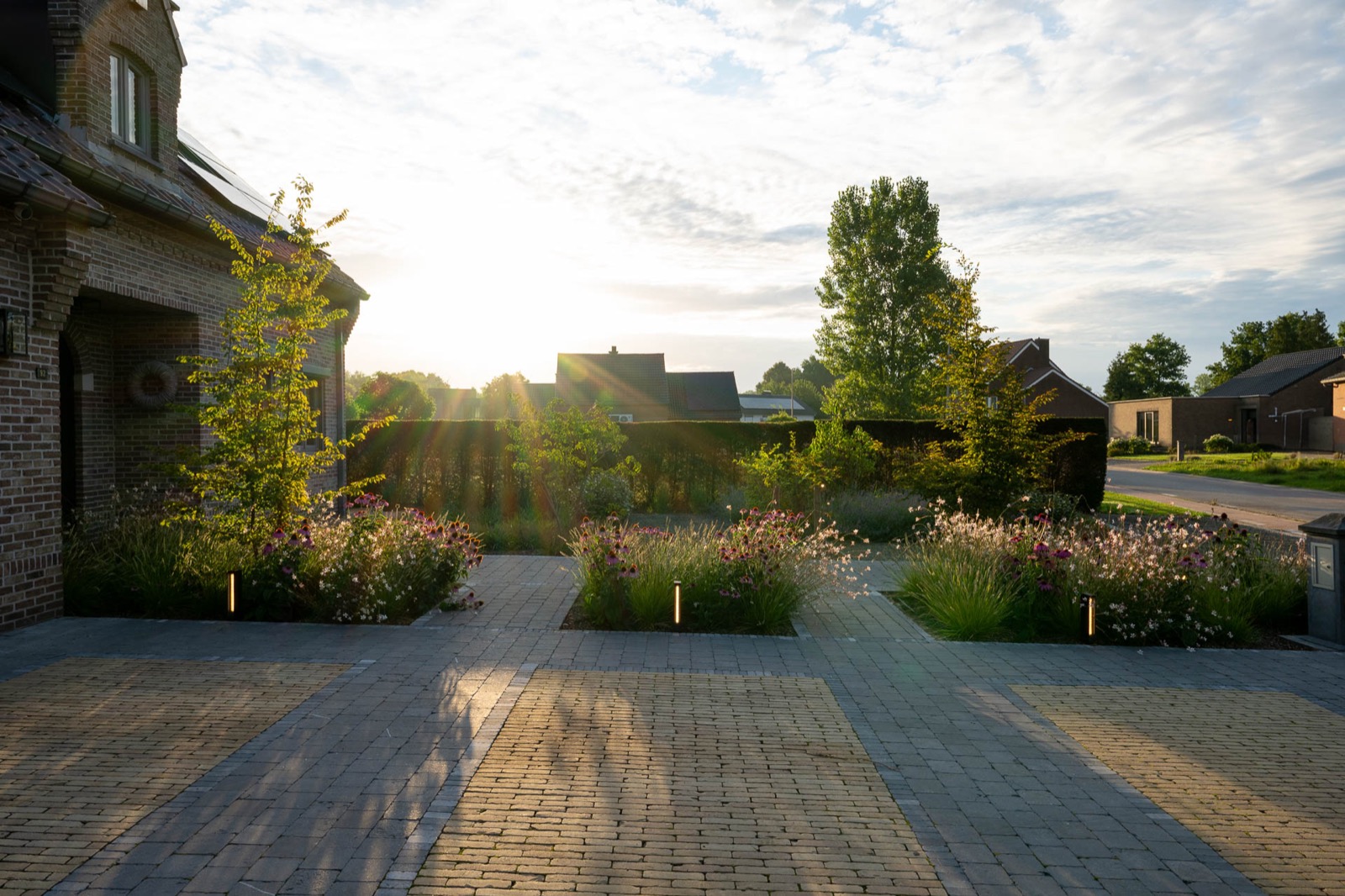 voortuin met beplanting