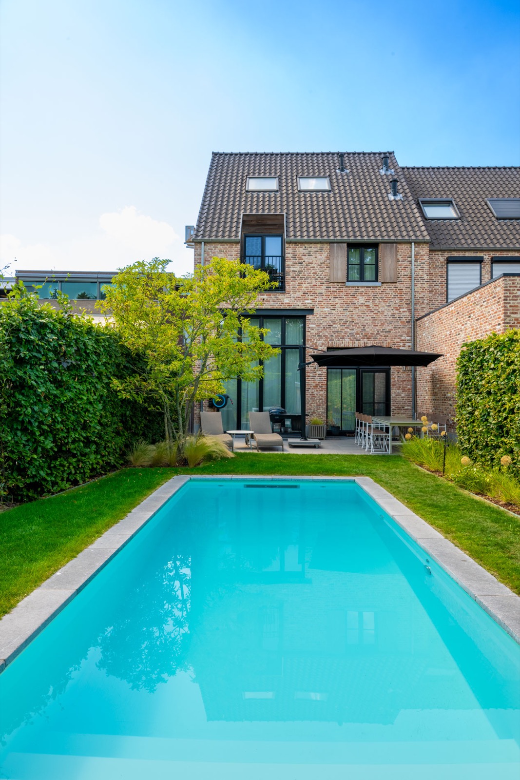 luxe stadstuin met zwembad