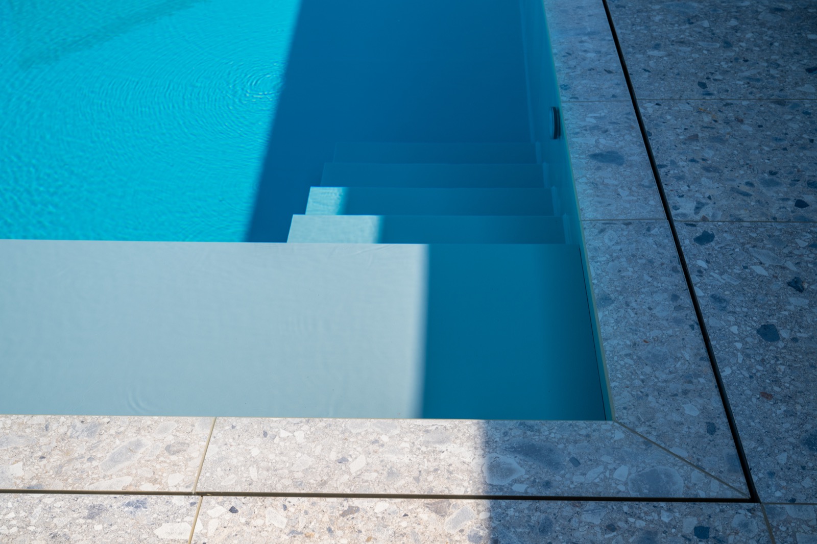 detail modern zwembad