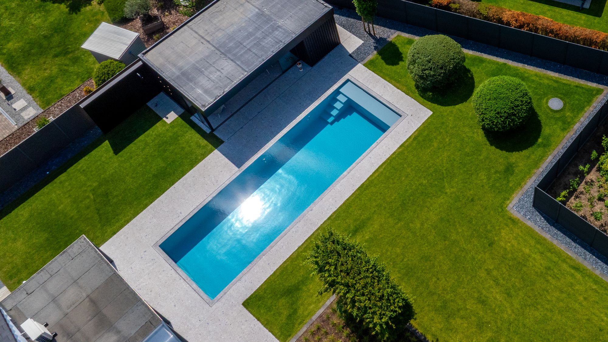 overzicht villa tuin