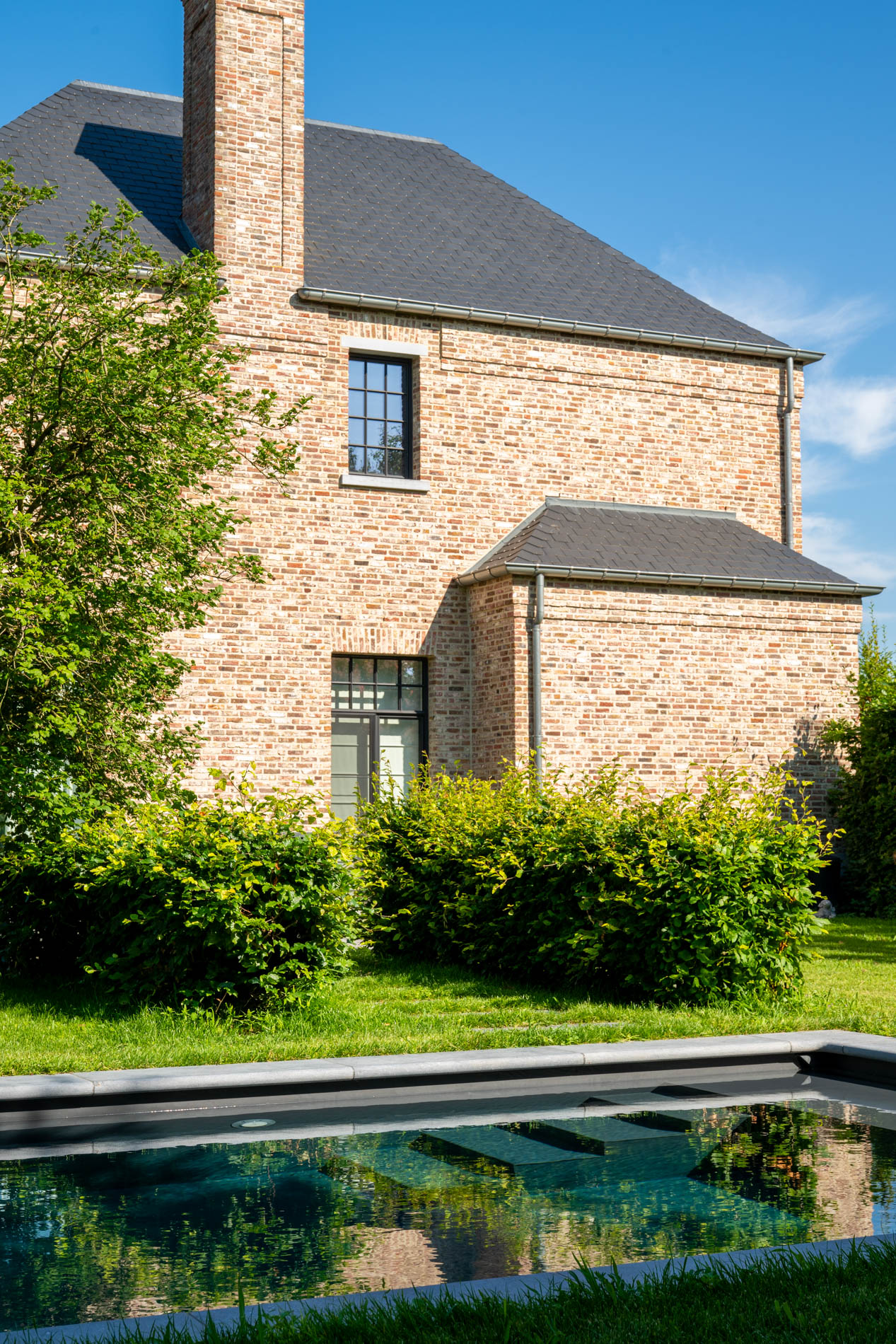 villa met beplanting