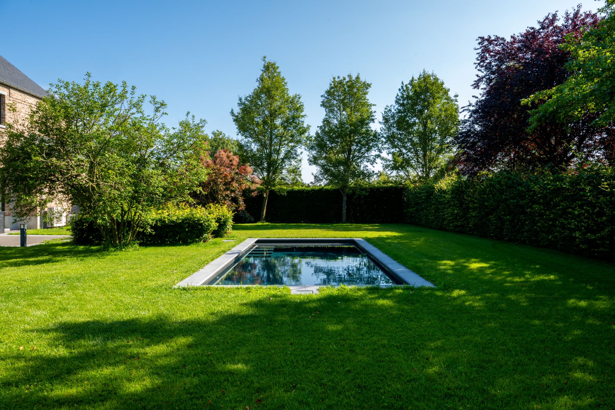 villa tuin met zwembad