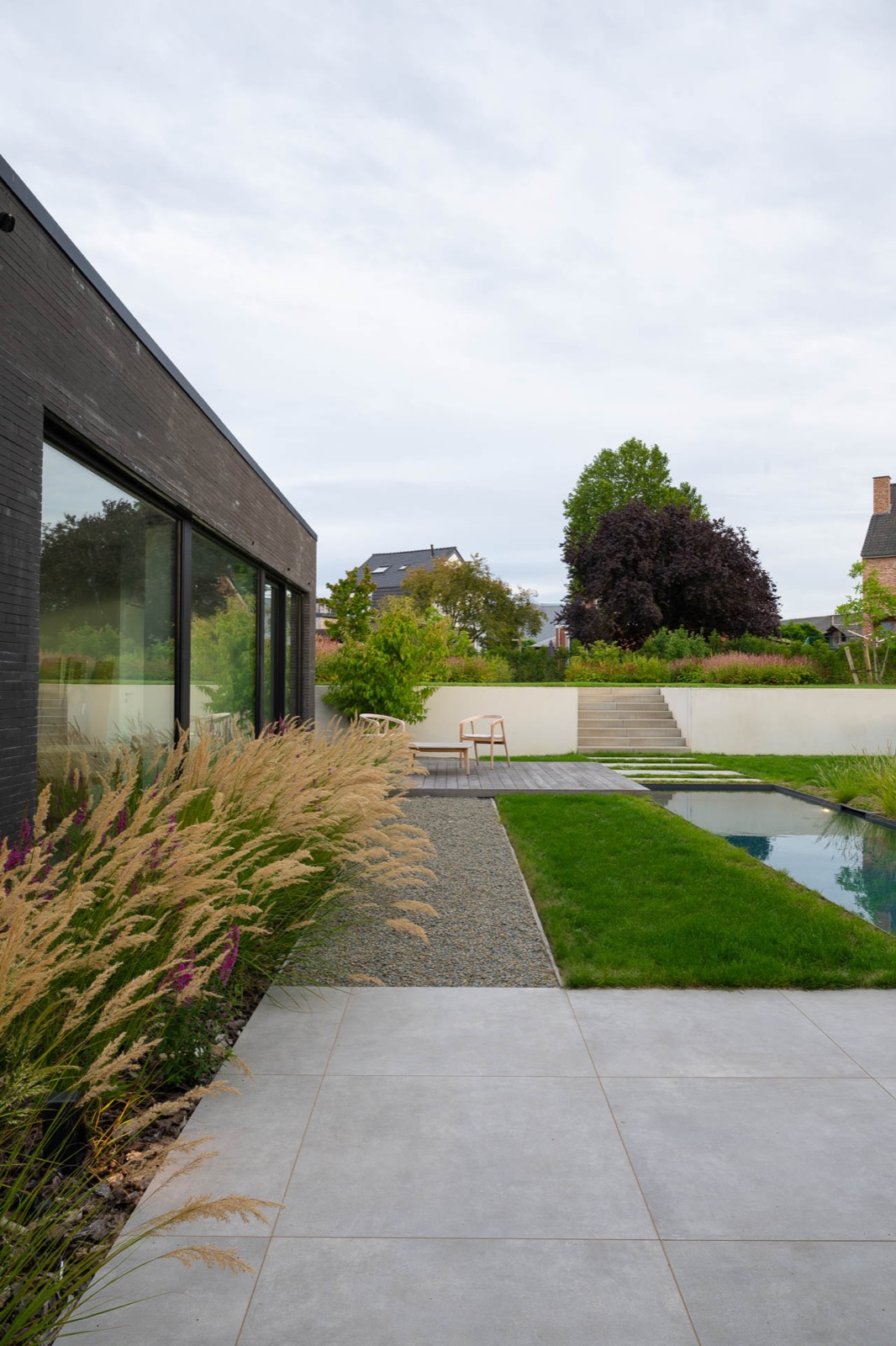 luxe tuin met beplanting