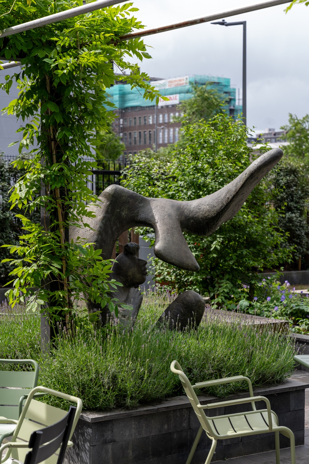 tuin met luxe beplanting