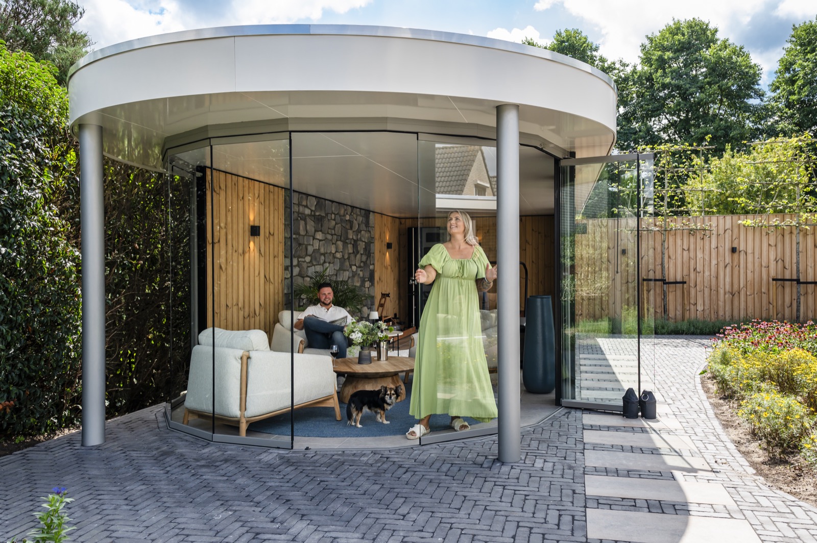 tuin design met bijgebouw