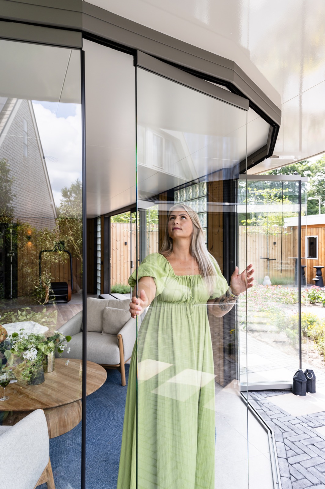 tuinkamer met glazen schuifwanden
