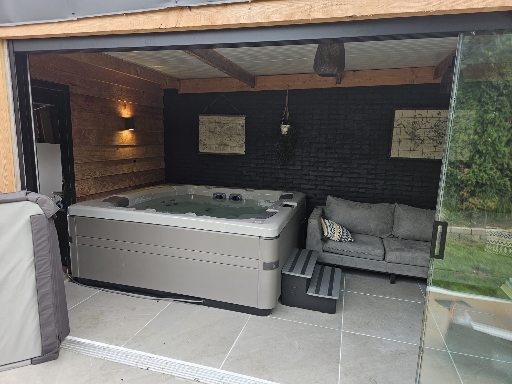 luxe jacuzzi