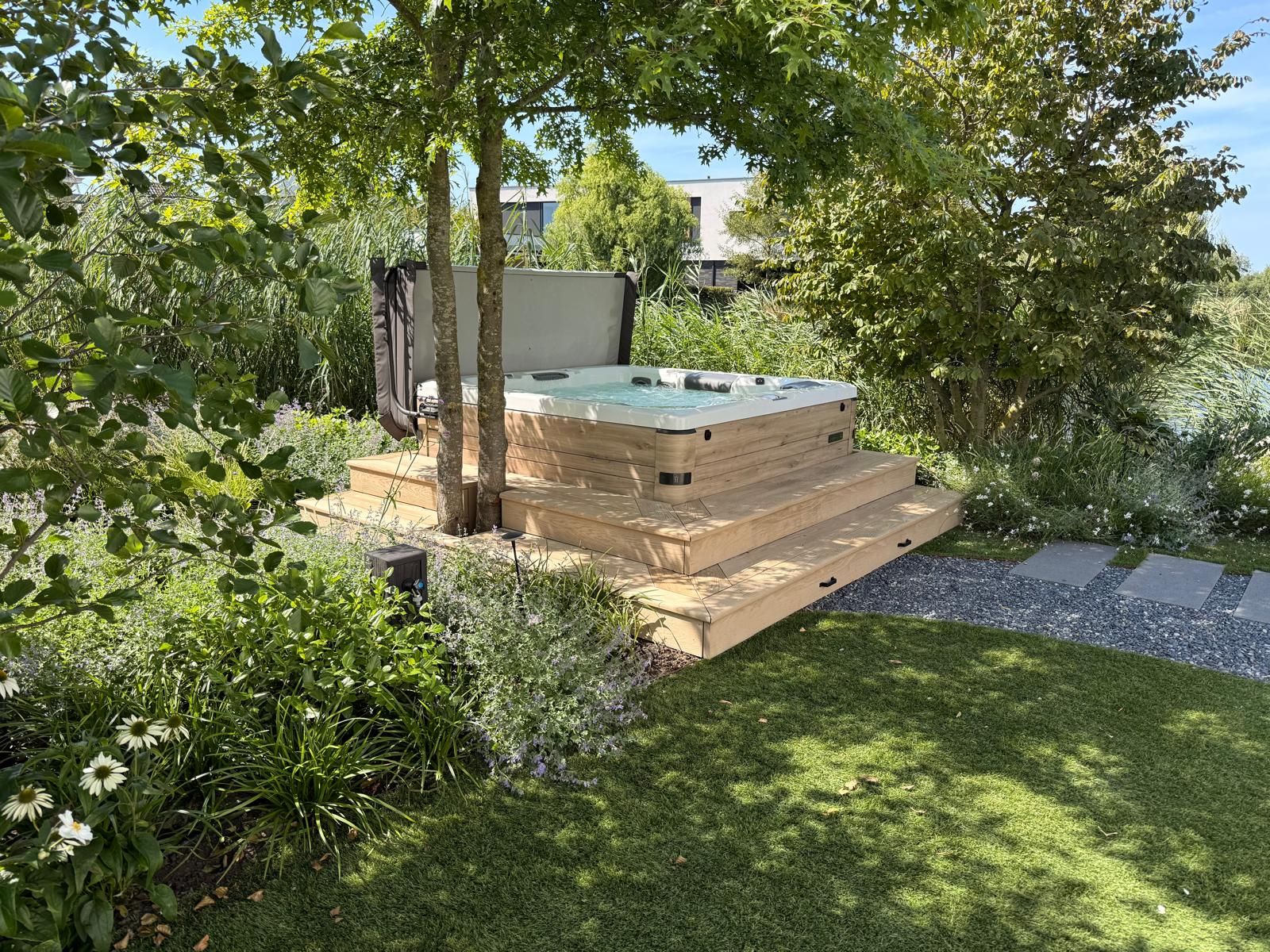 luxe whirlpool
