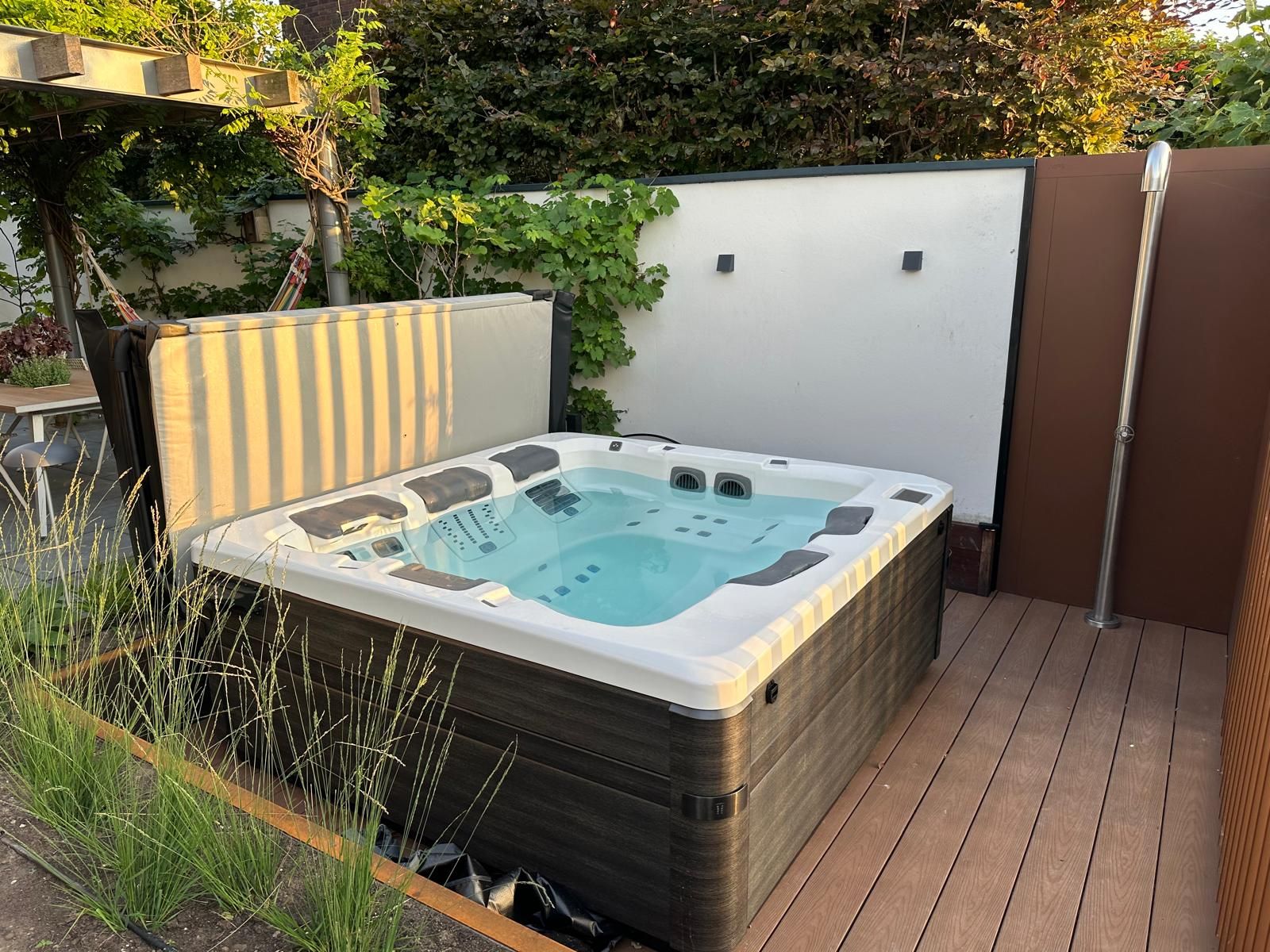 luxe jacuzzi