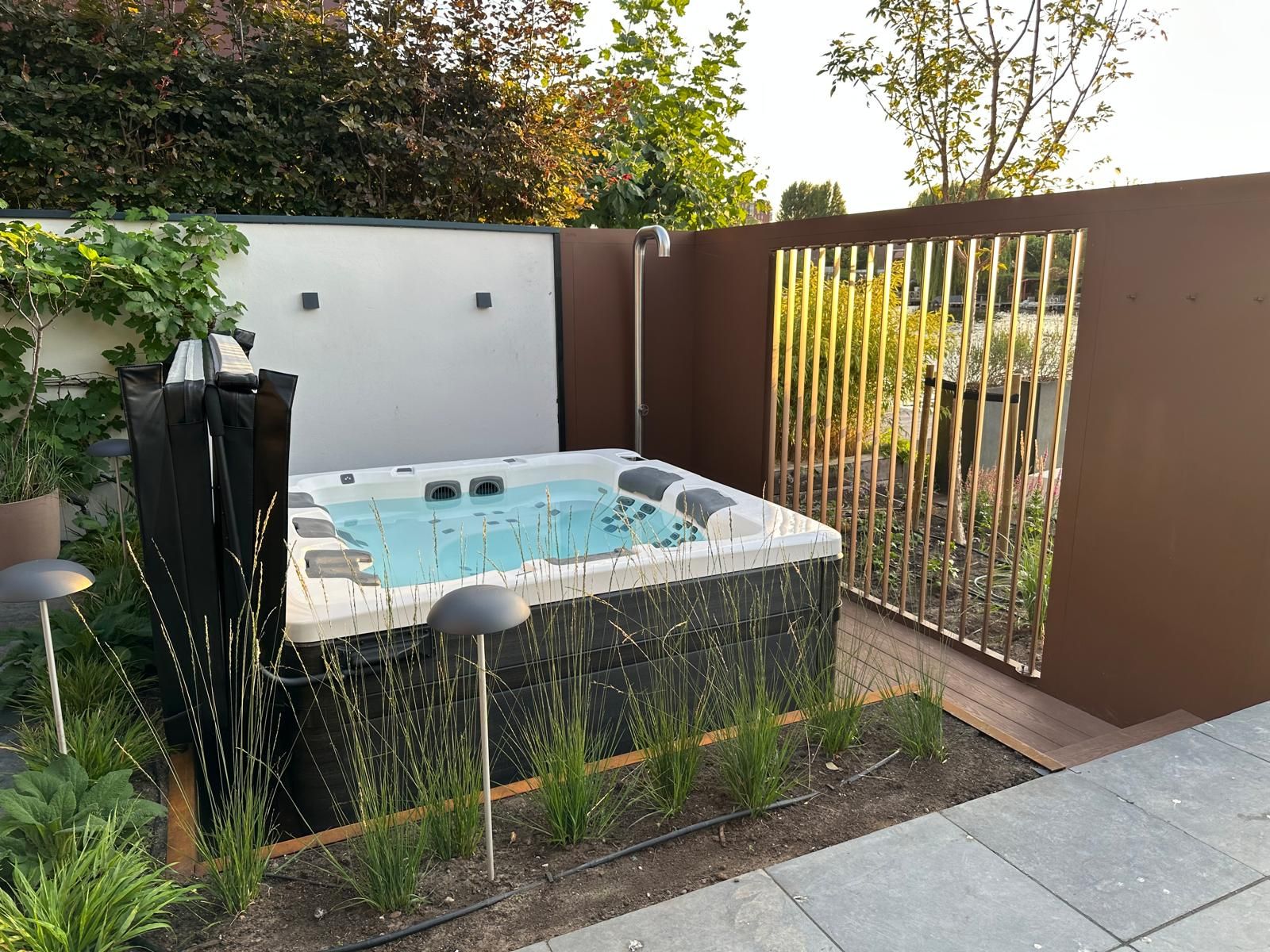luxe whirlpool
