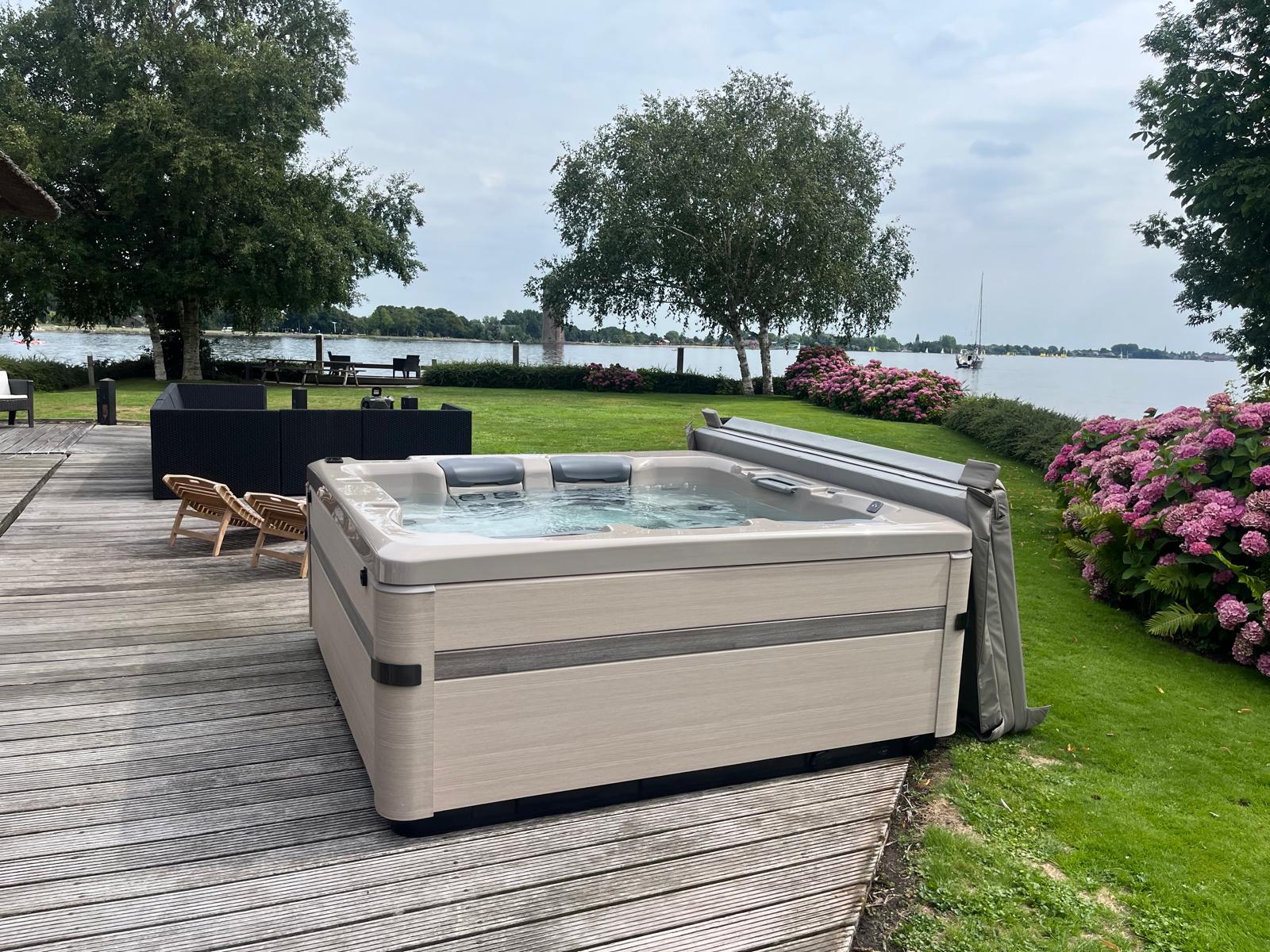 tuin met luxe spa